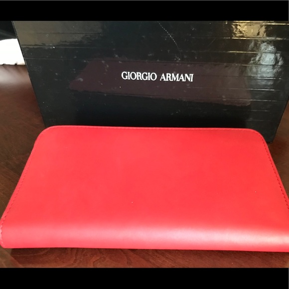 ⛔️SOLD/Authentic GIORGIO ARMANI leather zip wallet - Picture 3 of 8